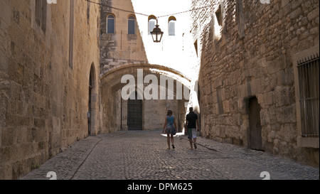 Arco Antico presso il Palazzo Arcivescovile, Narbonne, Francia. Foto Stock