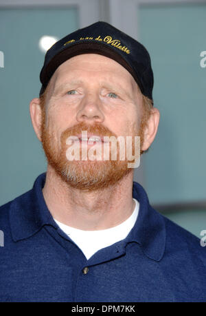 Gen 28, 2006 - Los Angeles, California, Stati Uniti d'America - K46368FB.curioso GEORGE PREMIERE AL ARCLIGHT DI LOS ANGELES, CA..1/28/2006. FITZROY BARRETT / 2006.Ron Howard(Immagine di credito: © Globo foto/ZUMAPRESS.com) Foto Stock