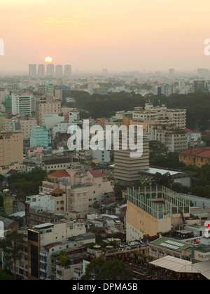 Tramonto sulla città di Ho Chi Minh (Saigon), Vietnam. Foto Stock
