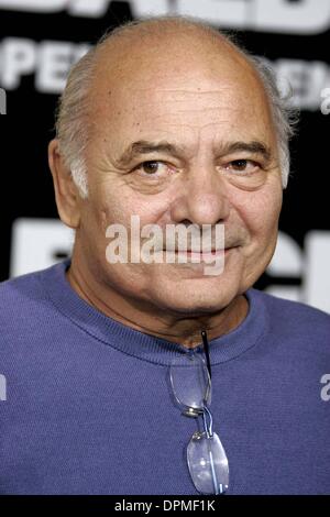 Dic. 14, 2006 - cinese Graumans, Hollywood, LOS ANGELES, Stati Uniti d'America - BURT YOUNG.attore.K51081.Premiere mondiale di Rocky Balboa A GRAUMANS Chinese Theatre Hollywood , CA 12-13-2006.(Immagine di credito: © Globo foto/ZUMAPRESS.com) Foto Stock