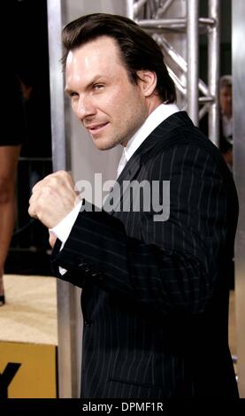 Dic. 14, 2006 - cinese Graumans, Hollywood, LOS ANGELES, Stati Uniti d'America - Christian Slater.attore.K51081.Premiere mondiale di Rocky Balboa A GRAUMANS Chinese Theatre Hollywood , CA 12-13-2006.(Immagine di credito: © Globo foto/ZUMAPRESS.com) Foto Stock