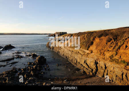 Angolo di West Bay e Thorn Isola Milford Haven idrovia Pembrokeshire Wales Cymru REGNO UNITO GB Foto Stock