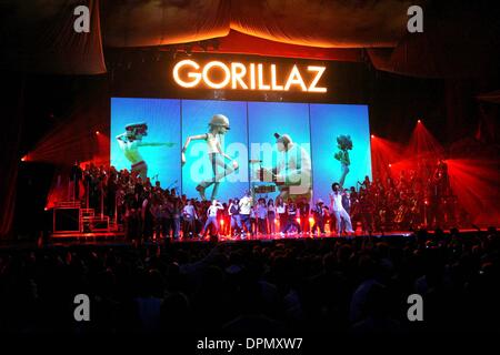 Febbraio 15, 2006 - Londra, Regno Unito - K46832.BRIT Awards 2006-live show-EARLS COURT, Londra, UK 15-02-2006. JOHN MARSHALL- link- GORILLAZ(Immagine di credito: © Globo foto/ZUMAPRESS.com) Foto Stock