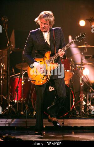 Febbraio 15, 2006 - Londra, Regno Unito - K46832.BRIT Awards 2006-live show-EARLS COURT, Londra, UK 15-02-2006. JOHN MARSHALL- link- Paul Weller(Immagine di credito: © Globo foto/ZUMAPRESS.com) Foto Stock