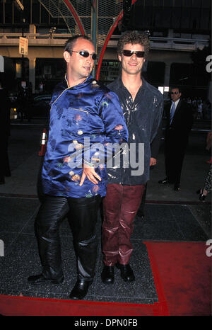 Dic. 14, 2005 - K15960LR.MATT PIETRA CON TREY PARKER .""South Park: più grande e più intonso'' PREMIERE al teatro cinese , HOLLYWOOD , CALIFORNIA 06-23-1999.Â© LISA ROSE-(Immagine di credito: © Globo foto/ZUMAPRESS.com) Foto Stock