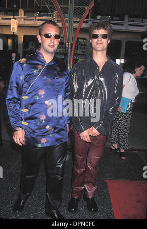 Dic. 14, 2005 - K15960LR.MATT PIETRA CON TREY PARKER .""South Park: più grande e più intonso'' PREMIERE al teatro cinese , HOLLYWOOD , CALIFORNIA 06-23-1999.Â© LISA ROSE-(Immagine di credito: © Globo foto/ZUMAPRESS.com) Foto Stock