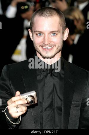 18 maggio 2006 - Cannes, Francia - K47924.Â©MARK CHILTON/ linkUK.com/ 05-18-2006..Elia legno."."Il vento che scuote l'orzo'' PREMIERE-'59ESIMO FESTIVAL DE CANNES 2006'-PALAIS DU FESTIVAL,CANNES, Francia.(Immagine di credito: © Globo foto/ZUMAPRESS.com) Foto Stock