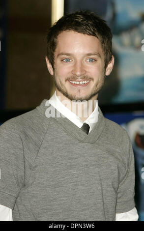 Nov. 26, 2006 - Londra, Regno Unito - K50846.001814.Elia legno.'Happy Feet" Premiere-Arrivals-Empire Leicester Square, London, Regno Unito 11-26-2006. Contrassegnare CHILTON- - 2006(Immagine di credito: © Globo foto/ZUMAPRESS.com) Foto Stock