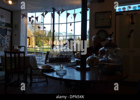 Interno del tè tradizionale shop camera camere Heydon Norfolk village country Foto Stock