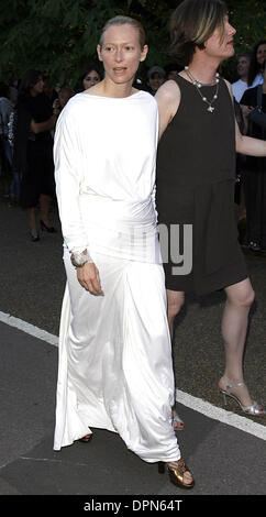 Luglio 12, 2006 - Londra, Regno Unito - K48780. 001722.TILDA SWINTON.Serpentine Gallery Estate Party-Arrivals-Serpentine Gallery, Hyde Park, London, Regno Unito. 07-11-2006. Contrassegnare CHILTON-(Immagine di credito: © Globo foto/ZUMAPRESS.com) Foto Stock