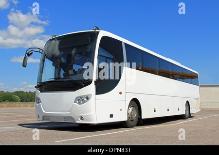 White pullman in estate in un parcheggio. Foto Stock