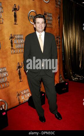 5 gennaio 2006 - Hollywood, CALIFORNIA, STATI UNITI D'AMERICA - ALAN ROSENBERG -.Il 12TH ANNUAL Screen Actors Guild AWARDS nomination sono annunciati al PACIFIC DESIGN CENTER -.WEST HOLLYWOOD, CALIFORNIA - .01-05-2006 -. NINA PROMMER/ 2005.K46331NP.(Immagine di credito: © Globo foto/ZUMAPRESS.com) Foto Stock