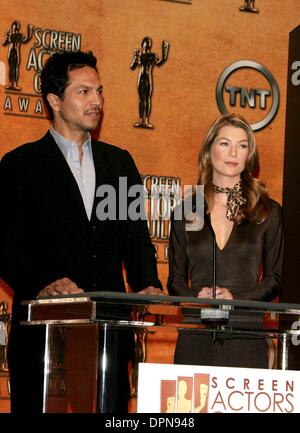 5 gennaio 2006 - Hollywood, CALIFORNIA, STATI UNITI D'AMERICA - BENJAMIN BRATT E ELLEN POMPEO -.Il 12TH ANNUAL Screen Actors Guild AWARDS nomination sono annunciati al PACIFIC DESIGN CENTER -.WEST HOLLYWOOD, CALIFORNIA - .01-05-2006 -. NINA PROMMER/ 2005.K46331NP.(Immagine di credito: © Globo foto/ZUMAPRESS.com) Foto Stock