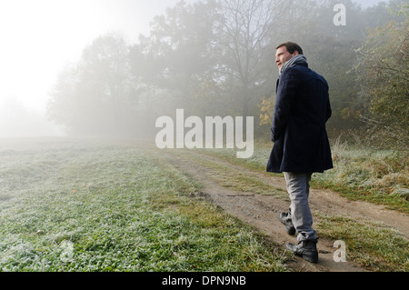 Uomo con abbigliamento casual Foto Stock