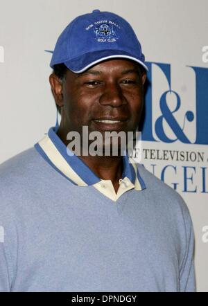 Apr. 10, 2006 - Los Angeles, California, Stati Uniti d'America - Dennis Haysbert -.4TH CELEBRITY GOLF CLASSIC DETENUTE DAL MUSEO DELLA RADIO E DELLA TELEVISIONE -.RIVIERA USA CLUB, Pacific Palisades, CALIFORNIA - .04-10-2006 -. NINA PROMMER/ 2006.K47341NP.(Immagine di credito: © Globo foto/ZUMAPRESS.com) Foto Stock