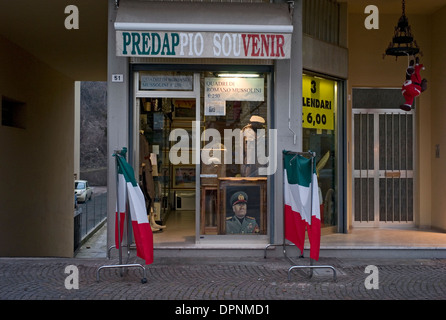 In epoca fascista Predappio, il luogo di nascita di Mussolini, era conosciuto come "l'UCE's town', e nelle vicinanze di Forlì era "l'UCE città dell' Foto Stock