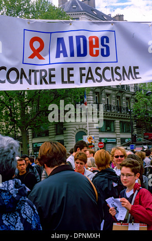 Parigi, Francia, AIDS attivisti da aiutanti ONG, portante Banner di protesta a destra Anti-Extreme dimostrazione, Foto Stock