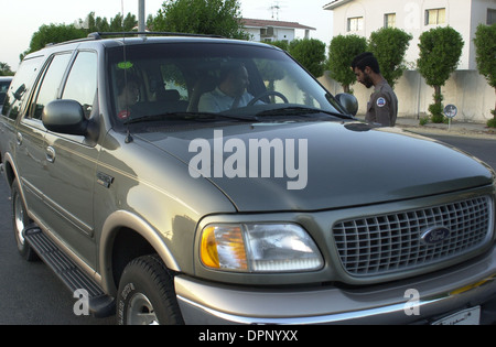 Al-Khobar, Arabia Saudita - Cooperazione di polizia dal Ministero degli Interni interrompere la ricerca auto cercando gli estremisti e controllo delle licenze. Foto Stock