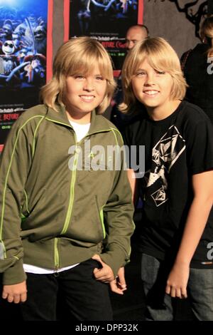 16 ottobre 2006 - Hollywood, CALIFORNIA, STATI UNITI D'AMERICA - DYLAN E COLE SPROUSE -.The Nightmare Before Christmas - WORLD PREMIERE -.El Capitan theater di Hollywood, California - .10-12-2006 -. NINA PROMMER/ 2006.K49821NP(Immagine di credito: © Globo foto/ZUMAPRESS.com) Foto Stock