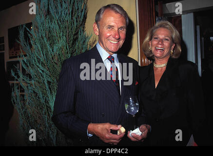 Mar 20, 2006 - BILL BUETEL CON MRS. CHENG A ''UNAIPPED'' PARTY 09-28-1994.L9385UR. ROSE HARTMAN-(Immagine di credito: © Globo foto/ZUMAPRESS.com) Foto Stock