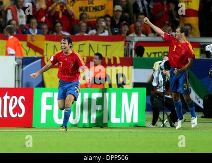 Giugno 19, 2006 - World Cup Stadium, STUTGART, Germania - K48371.SPAGNA VS. TUNISIA.WORLD CUP STADIUM, STUTGART, Germania.06-19-2006. STEWART KENDALL- - 2006.RAUL & MARIANA PERNIA.(Immagine di credito: © Globo foto/ZUMAPRESS.com) Foto Stock