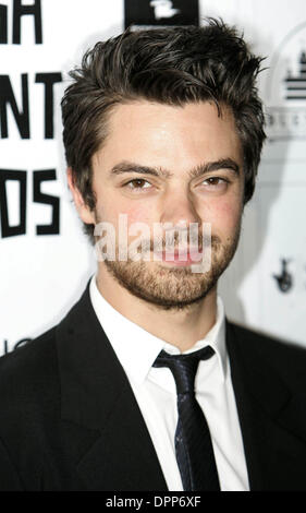 Nov. 29, 2006 - Hammersmith Palais di Londra, Inghilterra - DOMINIC COOPER.attore..ARRIVA PER IL 2006 British Independent Film Awards a Hammersmith Palais di londra.11-29-2006.K50910. - Foto(Immagine di credito: © Globo foto/ZUMAPRESS.com) Foto Stock