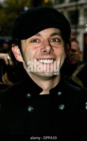 Dal 1 dicembre 2006 - il Cafe De Paris, London, England - Michael Sheen.attore..ARRIVA PER IL 2006 WHATS ON STAGE AWARDS PRESSO IL CAFE DE PARIS su Coventry Street a Londra.12-01-2006. - K50931.(Immagine di credito: © Globo foto/ZUMAPRESS.com) Foto Stock