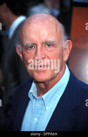 Dic. 13, 2006 - PETERBOYLERETRO.K22549TM.NY PREMIERE al vivo TULLY HALL DI NEW YORK CITY 07-23-2001. TRICIA prati- Peter BOYLE(Immagine di credito: © Globo foto/ZUMAPRESS.com) Foto Stock