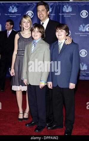 Gen. 10, 2006 - K46353VG.People's Choice Awards arrivi presso lo Shrine Auditorium di Los Angeles CA.01-10-2006. HAKIM 2006..RAY ROMANO(Immagine di credito: © Globo foto/ZUMAPRESS.com) Foto Stock