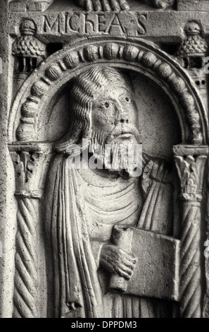Xii secolo decorazioni scolpite di La Porta della Pescheria, Cattedrale di Modena, Emilia Romagna, Italia Foto Stock