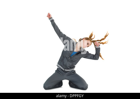 Giovane donna in sportswear stretching Foto Stock