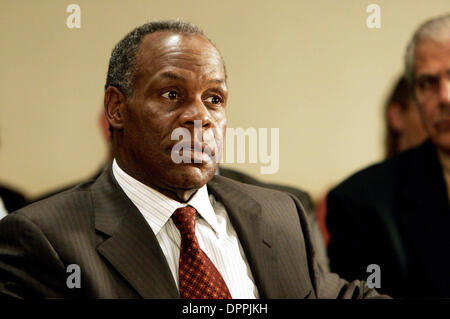 Febbraio 15, 2006 - (foto) Danny Glover. Joseph Lederer.Â©Disney Enterprises, Tutti i diritti ReservedK47214ES.il cane Shaggy.TV-FILM STILL. Fornito da Danny Glover(Immagine di credito: © Globo foto/ZUMAPRESS.com) Foto Stock