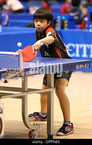 Tokyo Metropolitan Gymnasium, Tokyo, Giappone. 15 gennaio, 2014. , 15 gennaio 2014 - Tennis da tavolo : tutto il Giappone Campionati di Ping Pong uomini single Junior presso il Tokyo Metropolitan Gymnasium, Tokyo, Giappone. Credito: AFLO SPORT/Alamy Live News Foto Stock