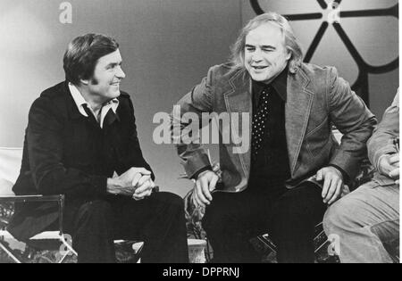 11 agosto 2006 - Il Mike Douglas Visualizza 1975.Mike Douglas e Marlon Brando.Credit: MIKEDOUGLASRETRO(Immagine di credito: © Globo foto/ZUMAPRESS.com) Foto Stock