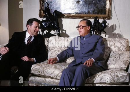 Mar 28, 2006 - N2797.Caspar Weinberger e Zhao Ziyang 1984.(Immagine di credito: © Globo foto/ZUMAPRESS.com) Foto Stock