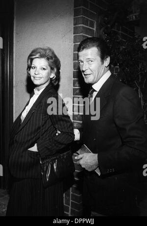 Mar 30, 2006 - Roger Moore e la moglie Luisa. Foto(Immagine di credito: © Globo foto/ZUMAPRESS.com) Foto Stock