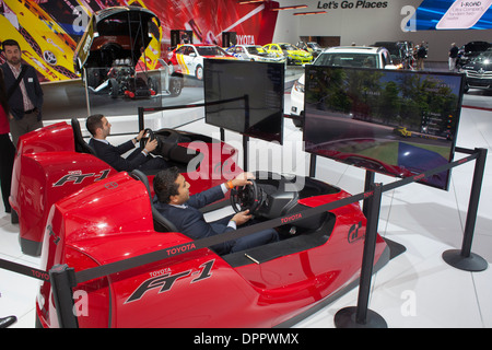 Detroit, Michigan - simulatori di guida disegnata come la Toyota FT-1 al North American International Auto Show. Foto Stock