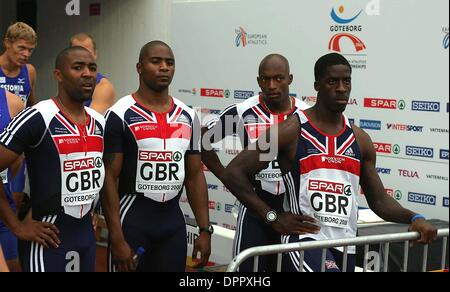 Agosto 12, 2006 - Ullevi Stadium, Goteborg, Svezia - DARREN CAMPBELL, Mark Lewis-FRANCIS, MARLON DEVONISH & DWAIN CHAMBERS...CAMPIONATO EUROPEO DI ATLETICA giorno sei ULLEVI STADIUM, GOTEBORG, SVEZIA 08-12-2006..GB.4x100 metri.....RELÈ K49286. - Foto(Immagine di credito: © Globo foto/ZUMAPRESS.com) Foto Stock