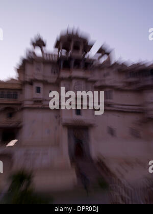 Jan 01, 2006 - Udaipur, Rajasthan, India - Twilight, tempo di esposizione vista sul Palazzo di Città in Udaipur, Rajasthan, India (credito Immagine: © David H. pozzetti/ZUMAPRESS.com) Foto Stock