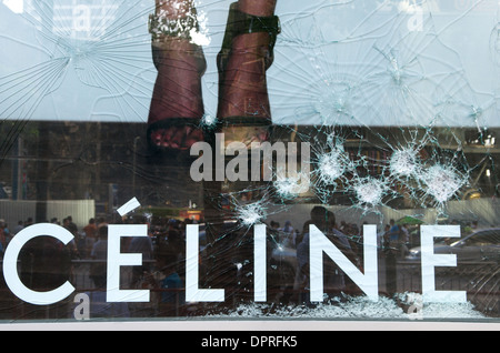 Distruzione a sinistra dietro al Central World shopping mall, maglietta rossa proteste e tumulti. Bangkok, Tailandia. © Kraig Lieb / Alamy Foto Stock