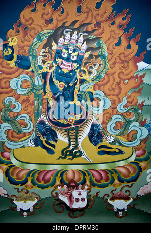 Dipinti murali di motivi dalla mitologia buddista nel Trashi Chhoe Dzong o Thimphu Dzong, Thimphu Bhutan Foto Stock