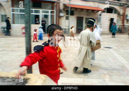 Dic 31, 2008 - Gerusalemme, Israele - celebra la festa ebraica Purim nel complesso Mea Shearim quartiere, Gerusalemme, Israele mercoledì 15 marzo 2006. (Credito Immagine: © Rafael Ben-Ari/camaleonti occhio/ZUMA Press) Foto Stock