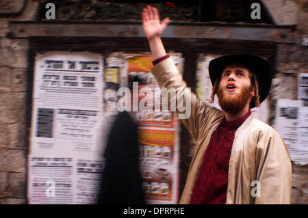 Dic 31, 2008 - Gerusalemme, Israele - celebra la festa ebraica Purim nel complesso Mea Shearim quartiere, Gerusalemme, Israele mercoledì 15 marzo 2006. (Credito Immagine: © Rafael Ben-Ari/camaleonti occhio/ZUMA Press) Foto Stock