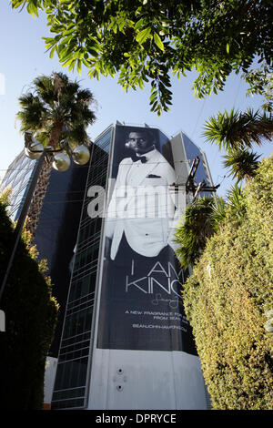 Feb 12, 2009 - Los Angeles, California, Stati Uniti d'America - La supergraphics che coprono i fianchi degli edifici nella città di Los Angeles. Los Angeles fire gli ispettori hanno detto che hanno ordinato i proprietari di quasi 20 edifici per rimuovere supergraphics dall'esterno delle loro proprietà. (Credito Immagine: © Ringo Chiu/ZUMA Press) Foto Stock