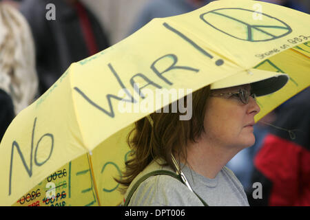 Mar 21, 2009 - Hollywood, California, Stati Uniti d'America - Anti-guerra attivisti marzo a Hollywood per protestare contro il sesto anniversario della guerra statunitense in Iraq, 21 marzo 2009. (Credito Immagine: © Ringo Chiu/ZUMA Press) Foto Stock