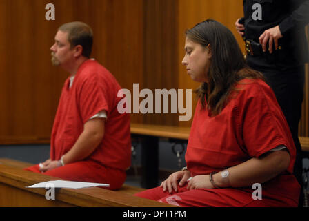 Michael Schumacher di Lutero e Kelly Layne Lau fanno la loro prima apparizione in tribunale a San Joaquin County Courthouse Superior a Stockton, in California, giovedì 4 dicembre 2008. Essi sono accusati di partecipazione di un adolescente captive per l'anno passato in casa loro a Tracy. (Susan Tripp Pollard/personale) Foto Stock