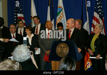 Federazione unita degli insegnanti , ABC migliore piano di capitale e città N.Y.membri del Consiglio con i funzionari eletti attesa conferenza stampa presso il Municipio 28-01-2009.Foto di Bruce Cotler-Globe foto, inc..K60953BCO.Michael Mulgrew (credito Immagine: © Bruce Cotler/Globe foto/ZUMAPRESS.com) Foto Stock