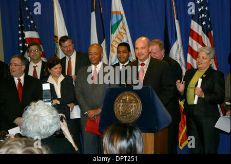 Federazione unita degli insegnanti , ABC migliore piano di capitale e città N.Y.membri del Consiglio con i funzionari eletti attesa conferenza stampa presso il Municipio 28-01-2009.Foto di Bruce Cotler-Globe foto, inc..K60953BCO.Michael Mulgrew (credito Immagine: © Bruce Cotler/Globe foto/ZUMAPRESS.com) Foto Stock