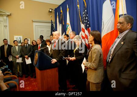 Federazione unita degli insegnanti , ABC migliore piano di capitale e città N.Y.membri del Consiglio con i funzionari eletti attesa conferenza stampa presso il Municipio 28-01-2009.Foto di Bruce Cotler-Globe foto, inc..K60953BCO.Michael Mulgrew (credito Immagine: © Bruce Cotler/Globe foto/ZUMAPRESS.com) Foto Stock