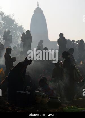 Ottobre 10, 2008 - Saundatti, India - Yellamma adoratori impostare camp vicino al Tempio Yellamma sul primo giorno del Yellamma Jatre festival. (Credito Immagine: Â© Julia Cumes/zReportage.com/ZUMA) Foto Stock